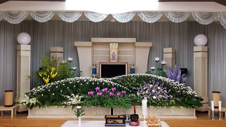 三重町葬儀場メメント・モリ生花祭壇